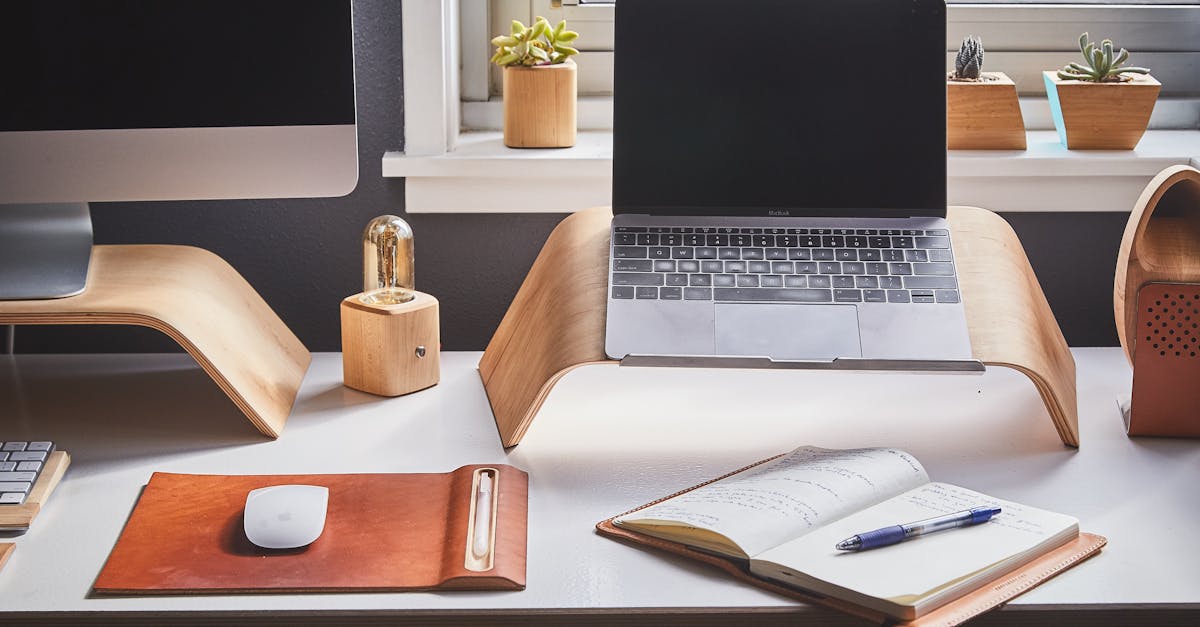 aménagez un espace de travail confortable et productif à la maison avec nos conseils et idées pour votre home office : organisation, décoration, ergonomie et astuces pratiques.