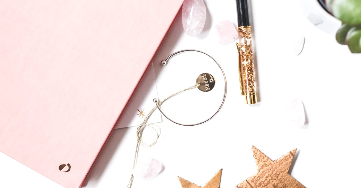 découvrez l’élégance intemporelle du rose gold : bijoux, montres et accessoires raffinés. tendance et sophistiqué, le rose gold sublime votre style en toute occasion.