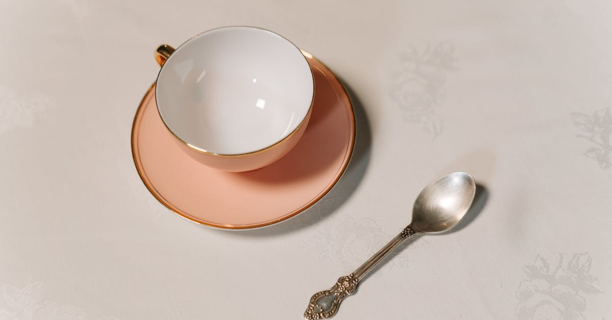 découvrez notre table à manger vintage, parfaite pour ajouter une touche rétro et élégante à votre salle à manger. fabriquée avec soin, elle allie charme intemporel et qualité robuste pour sublimer vos repas en famille ou entre amis.